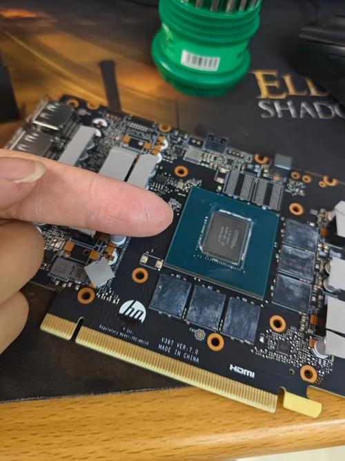 显卡上的5个电容都暴掉了!