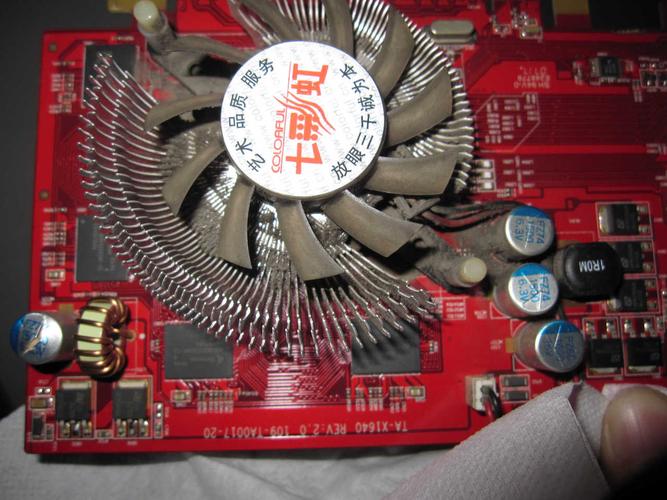 我的显卡爆了三个圆形电容,显示器黑屏还有救吗?