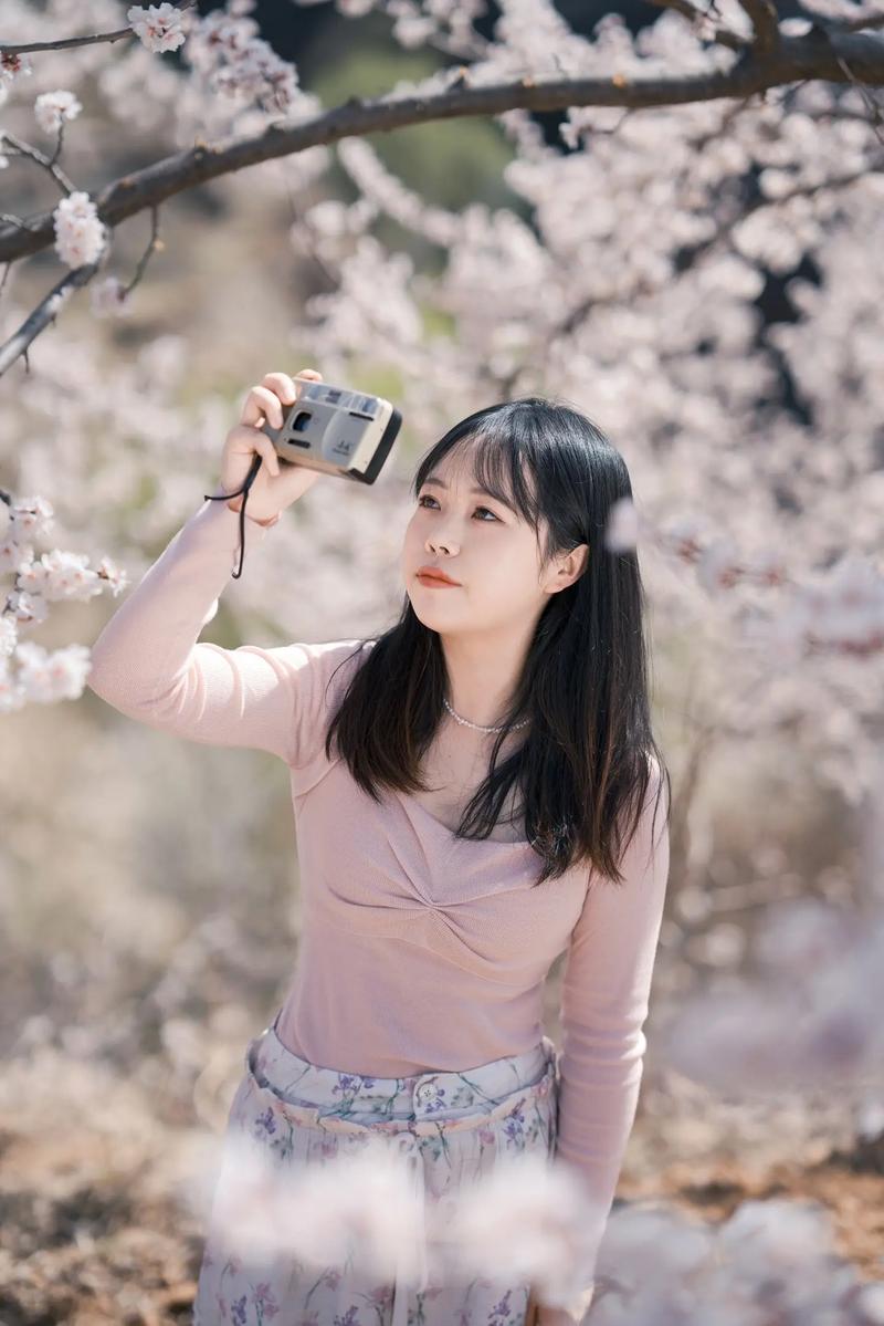 索尼A7R3拍出的照片人的脸色为啥发红?