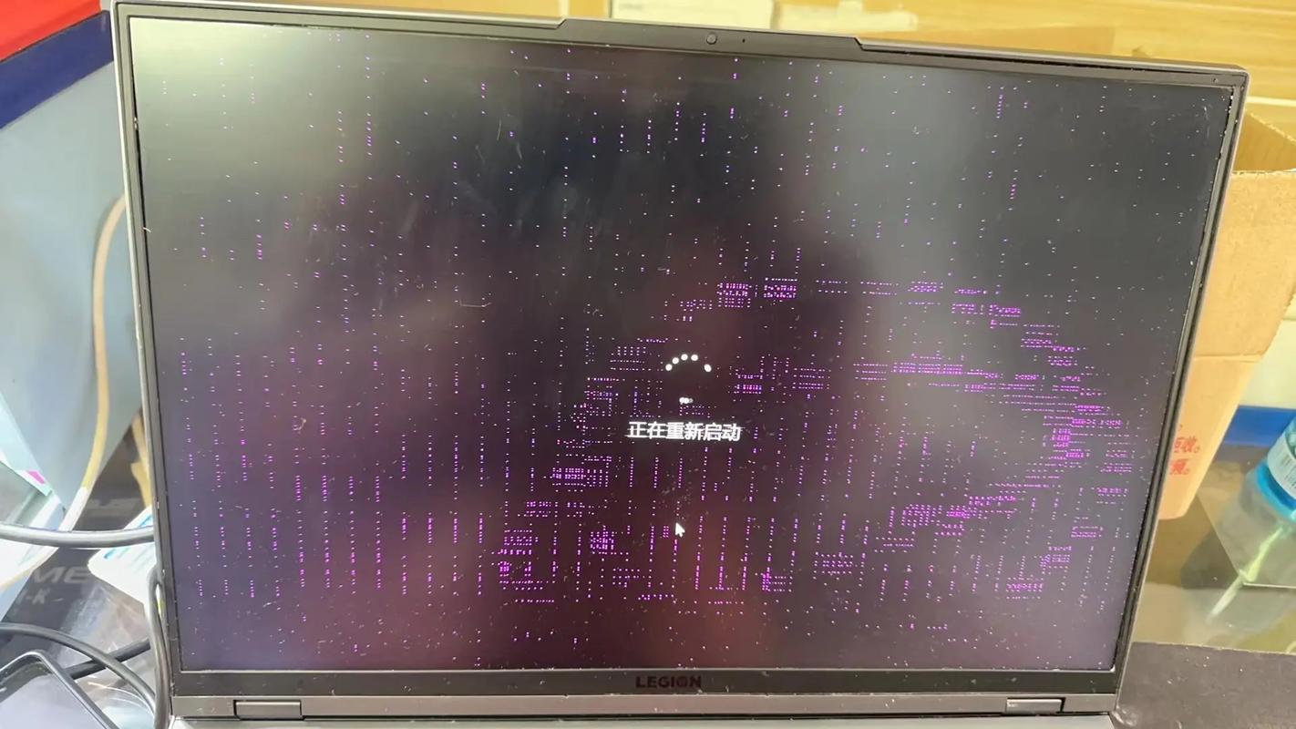 我的电脑显示器出现花屏是什么原因?