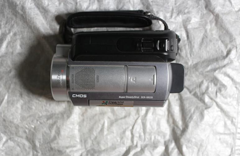 推荐一款三千左右的索尼摄像机买的时候要怎么看它的性能?谁了解_百度...