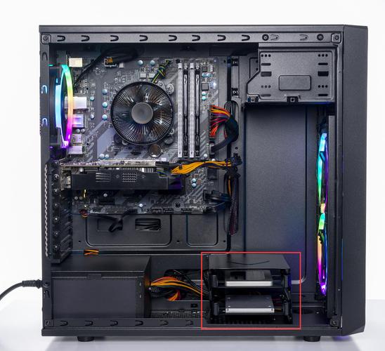 固态硬盘在电脑的哪个部位?