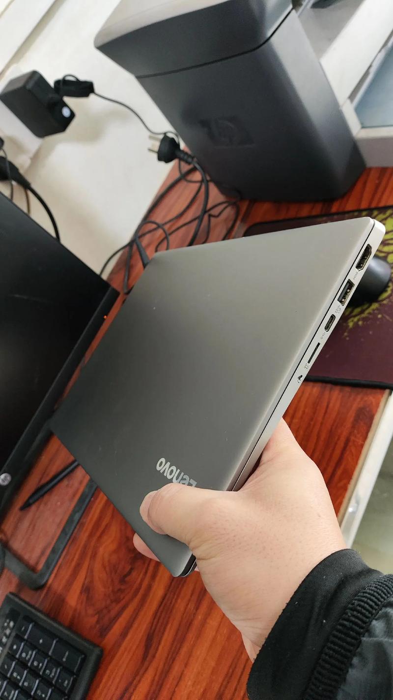 请问一个联想小新潮3000的笔记本二手多少钱?