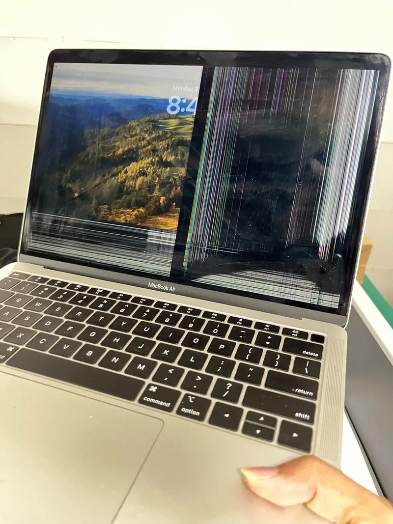 苹果电脑macbookair屏幕坏了换屏需要多少钱去哪换