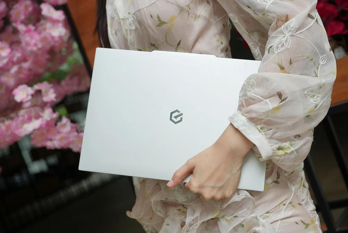 三四千左右的笔记本,女生用