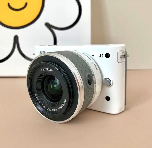尼康V1和J1性能如何?有没有专业的测评?要注意哪些方面