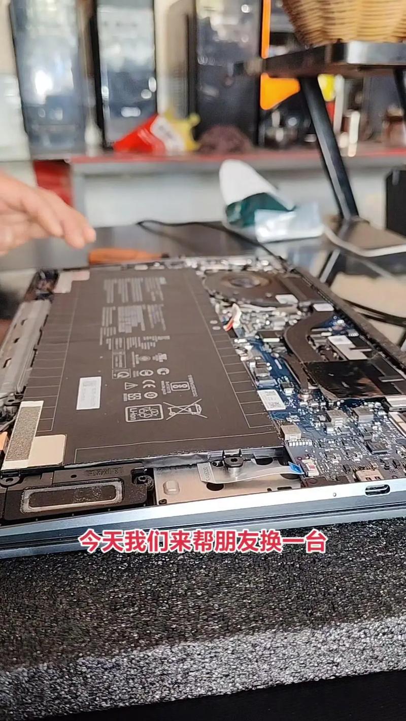 华硕笔记本电池怎么拆卸呢?