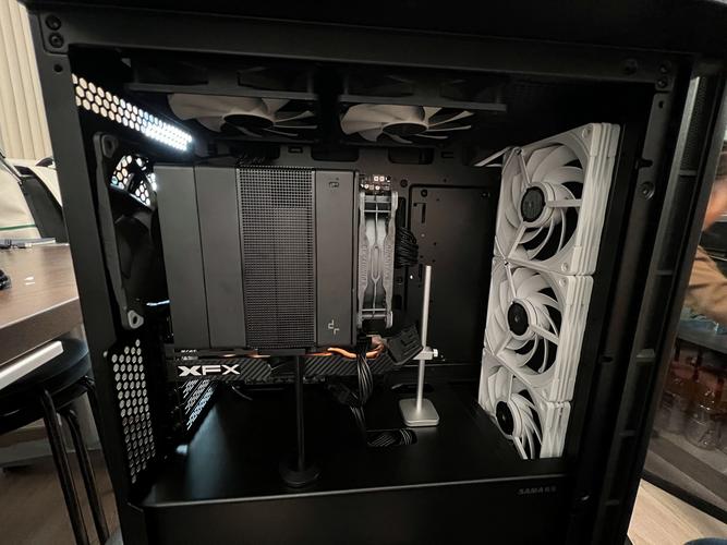 先马黑洞标准版ATX机箱-大空间,优质做工,散热好,静音防尘,外观大气,性价...