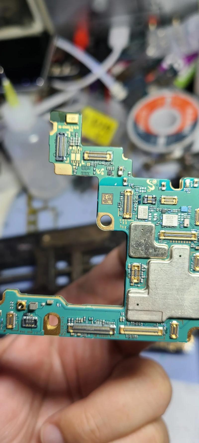 数码相机充电用拔SD卡吗?