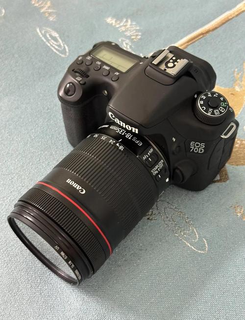 佳能相机70d是全画幅吗