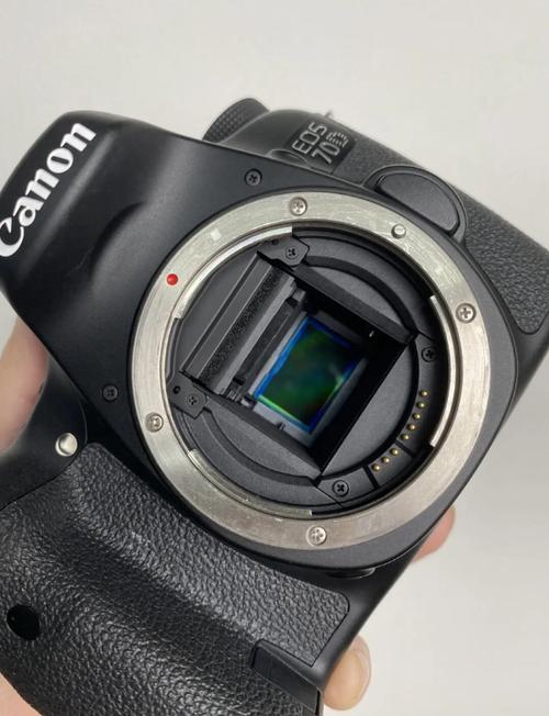 佳能70d能拍全画幅吗