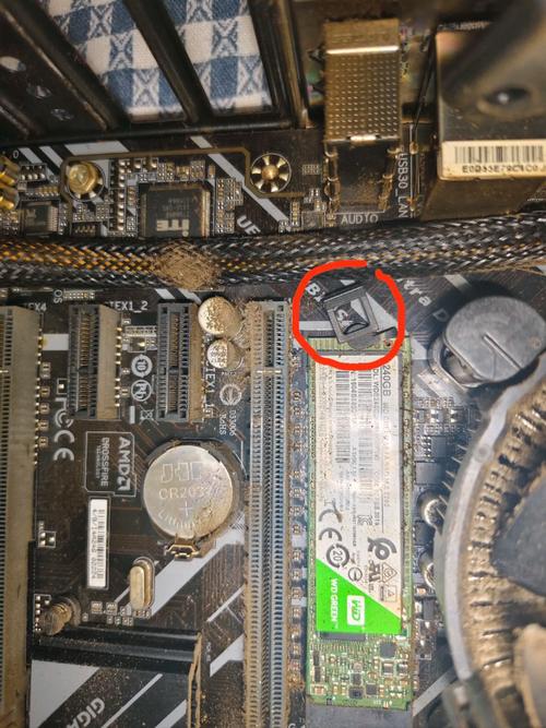 怎么把台式机的硬盘拆下来啊?