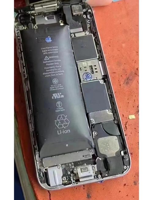 荣耀8x卡在开机logo界面,后又发现电池鼓包了,换块电池能进入系统...