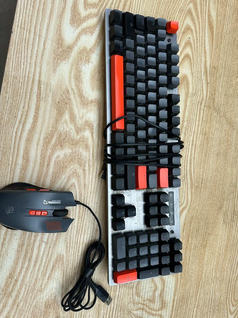 双飞燕无线键盘鼠标FG2000和3000N哪个好?