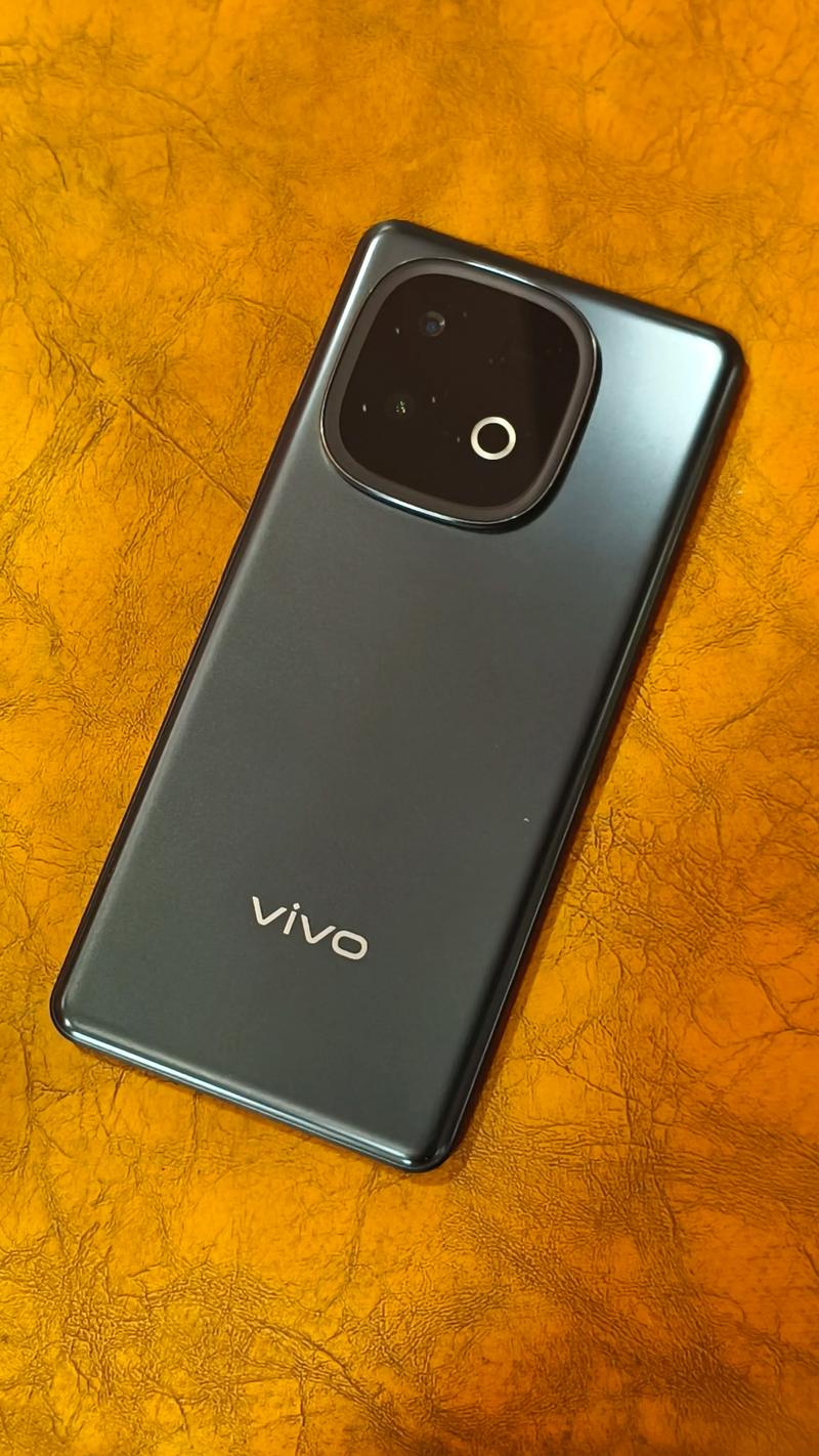 折叠屏手机大火,“一机难求”