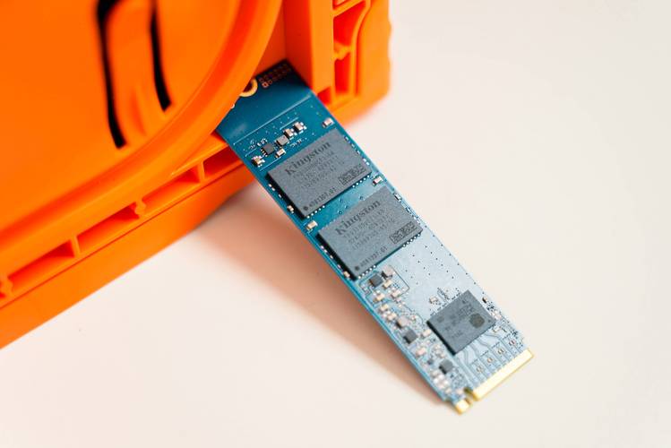 金士顿和威刚哪个固态硬盘好