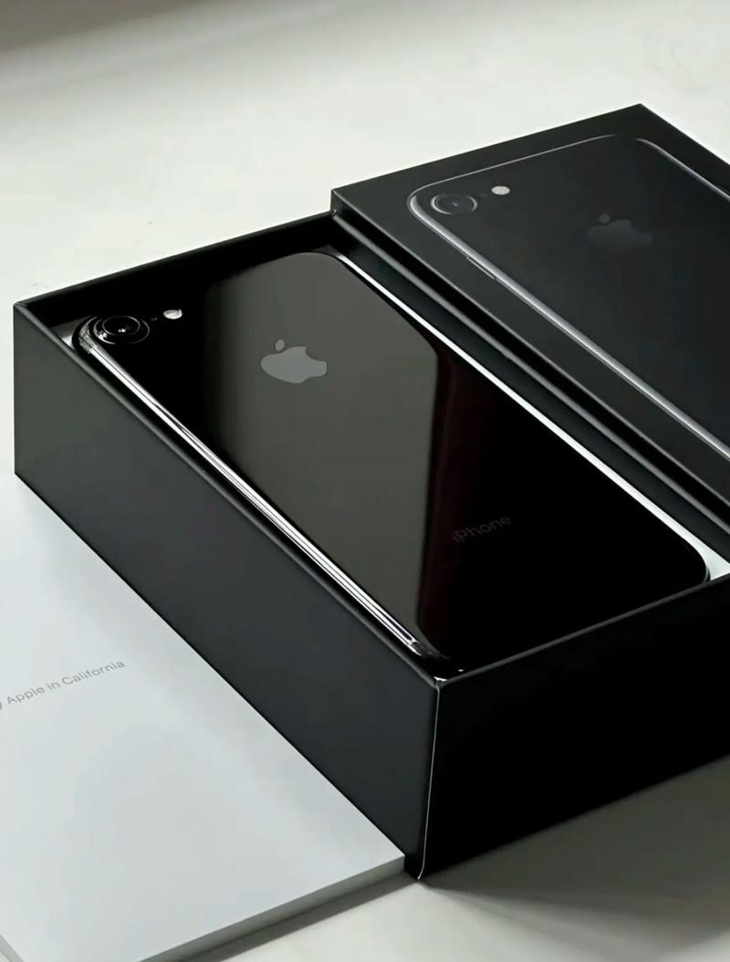 iPhone7亮黑色和黑色哪个颜色更好看?