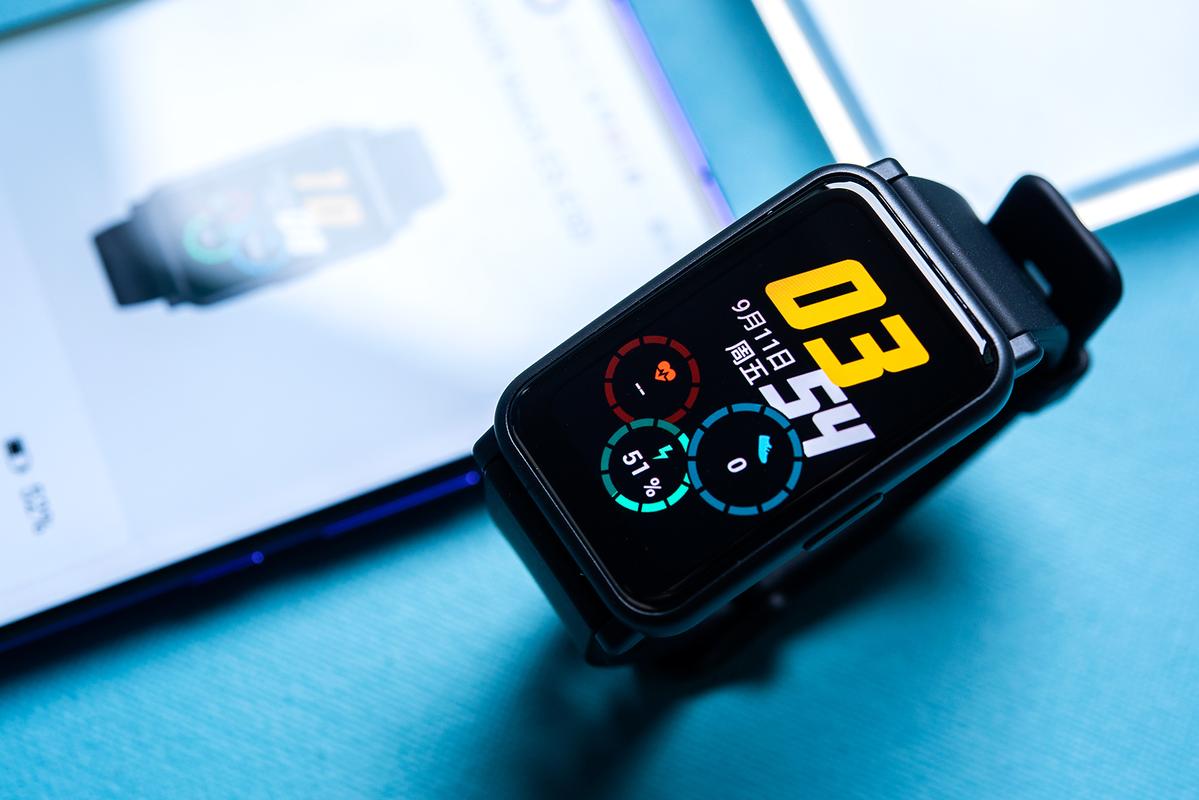 我想知道运动手环测跑步速度,距离的原理是什么?