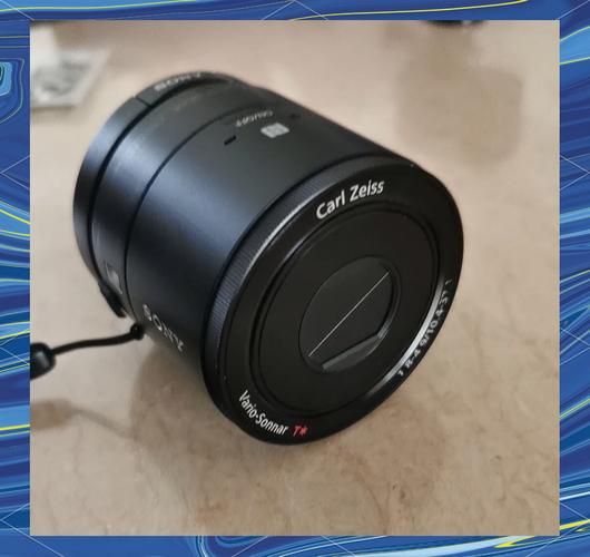 问一下索尼QX10和索尼QX100的区别和费用差异?有谁说一下?