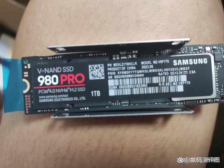 三星固态硬盘好还是闪迪