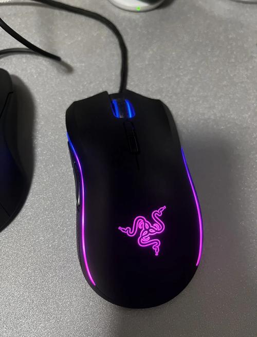 E-3LUE的眼镜蛇鼠标和游戏级鼠标相比如何?
