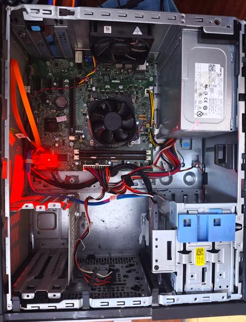 戴尔台式机找不到出仓区找不到光驱图标。怎么放光盘