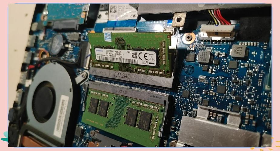 华硕飞行堡垒7能不能装两个内存条?