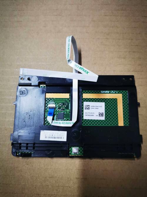 华硕笔记本Y481CC(触摸屏版)的D面是是什么材质的?