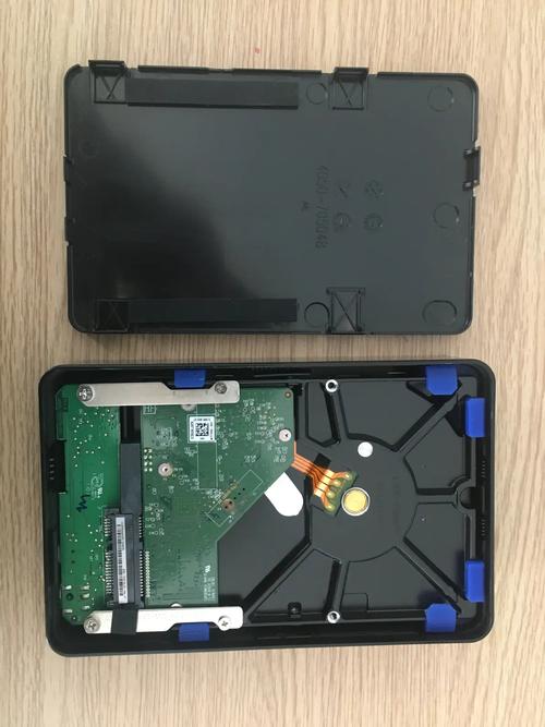 西数移动硬盘怎么拆开?