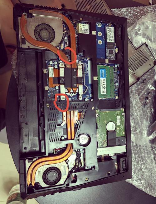 thinkpadP73如何拆装键盘下的两根内存方法?