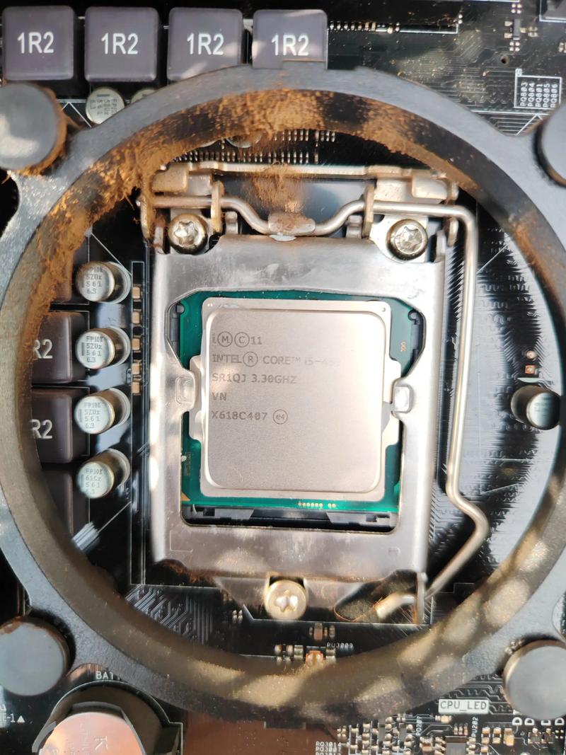 i53470和h61配1050ti,内存单条16G,吃鸡可以中特效吗?帧数60以上可以吗...