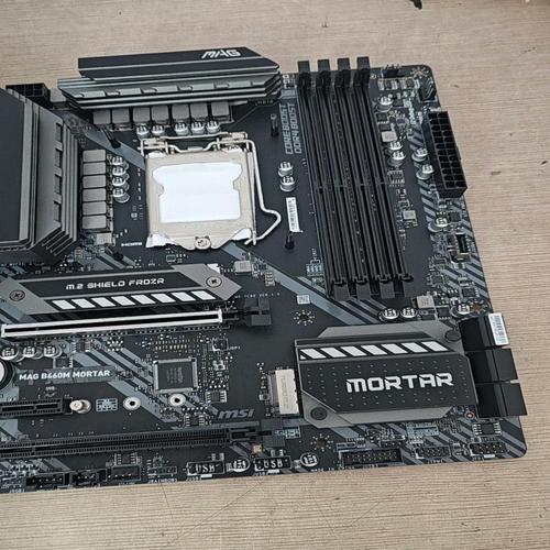 微星迫击炮b460m可以装七彩虹960吗?