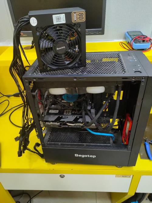 电脑主机开机电源风扇声音大还有主机漏电。怎么办?